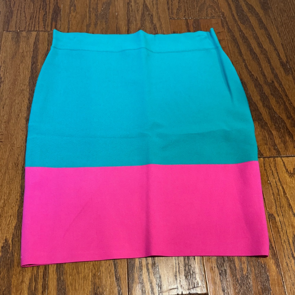 BCBG PENCIL SKIRT